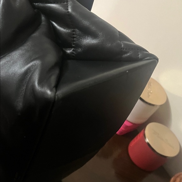 Kurt Geiger Black xxl Quilted Clutch with Gold Chain - Picture 4 of 7